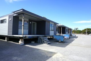 DSC01174 edit Staff Housing on its Way to Wiluna 1